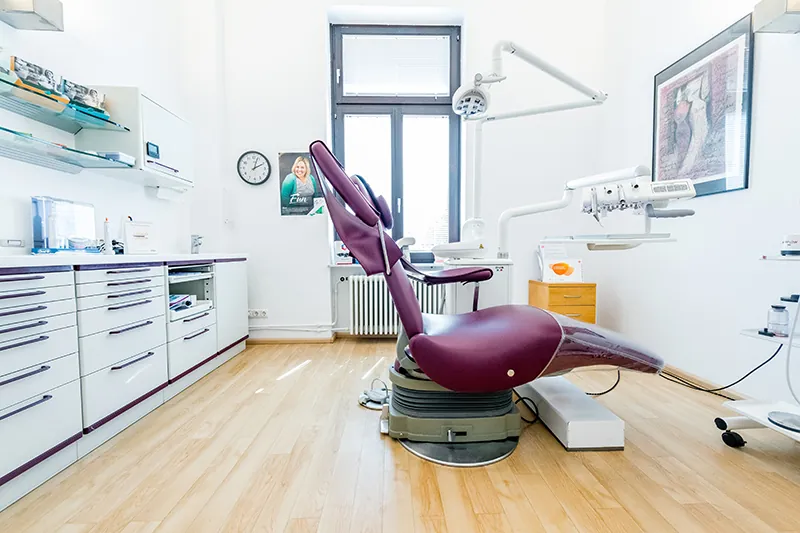 Prophylaxe-Zimmer mit Behandlungsstuhl